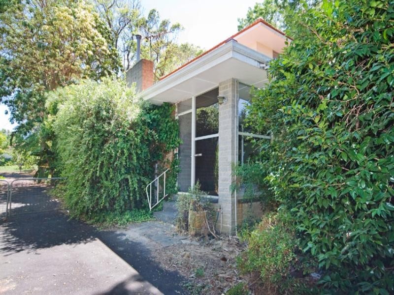 5 Broula Road, Kalamunda WA 6076