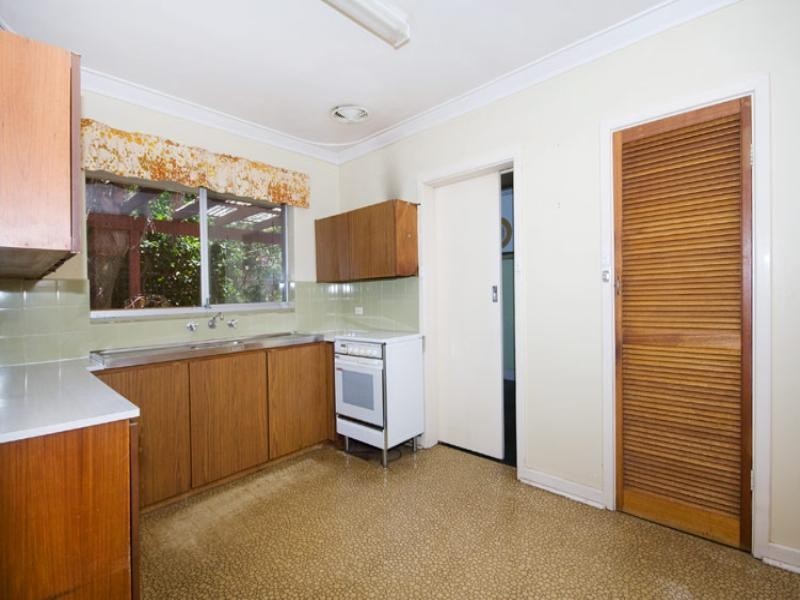 5 Broula Road, Kalamunda WA 6076