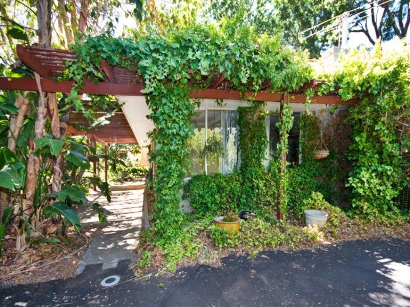 5 Broula Road, Kalamunda WA 6076