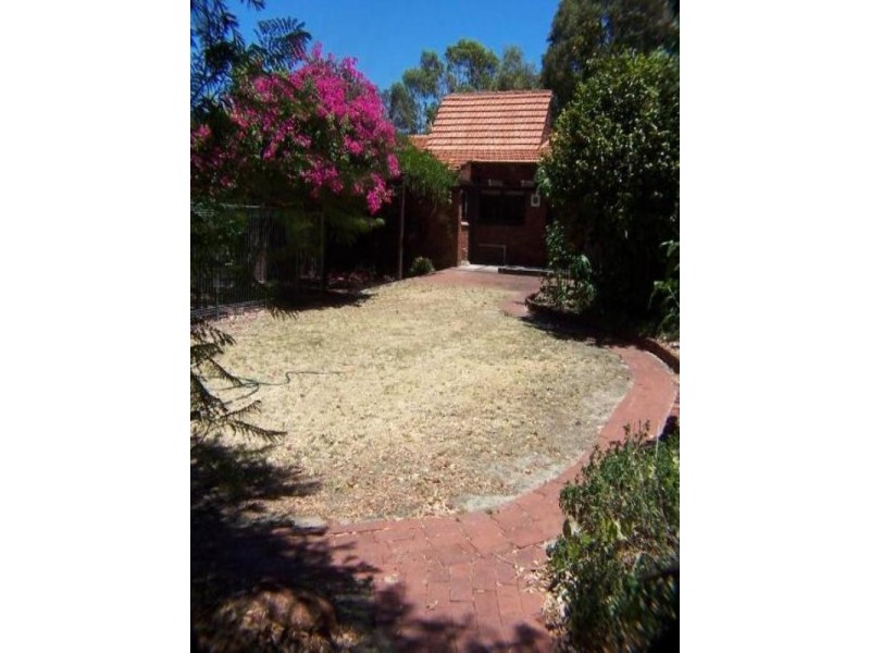 4 Graham Road, Gooseberry Hill WA 6076