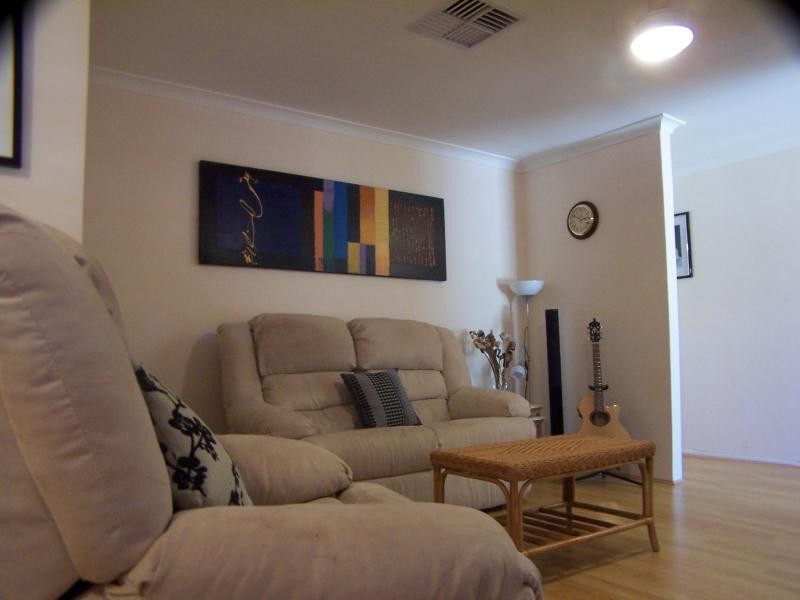 8 Tourmaline Gardens, Forrestfield WA 6058