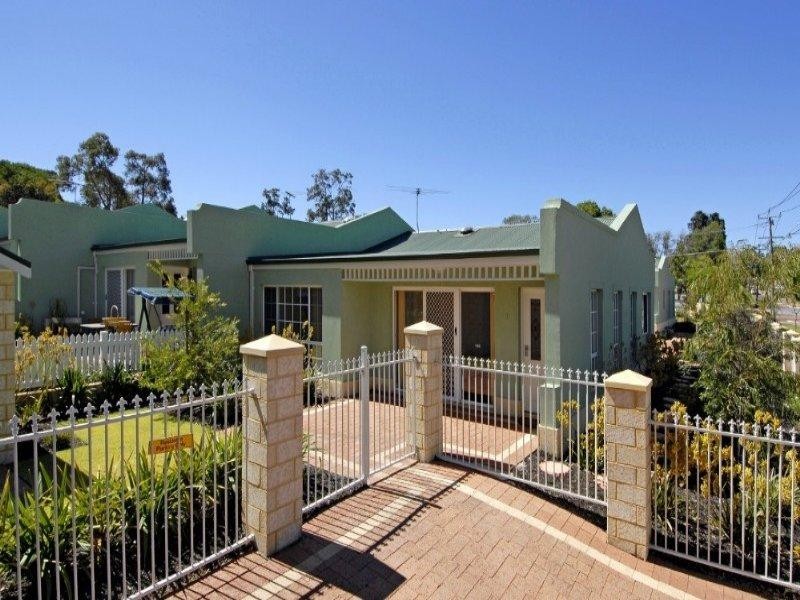 Villa 1/2 Headingly Road, Kalamunda WA 6076