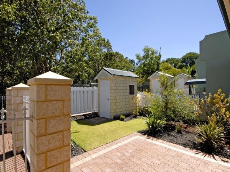 Villa 1/2 Headingly Road, Kalamunda WA 6076