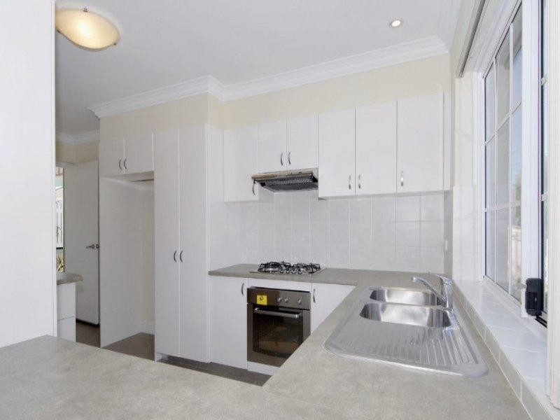 Villa 1/2 Headingly Road, Kalamunda WA 6076