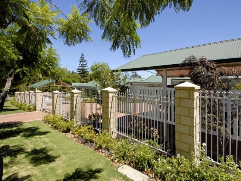 Villa 1/2 Headingly Road, Kalamunda WA 6076