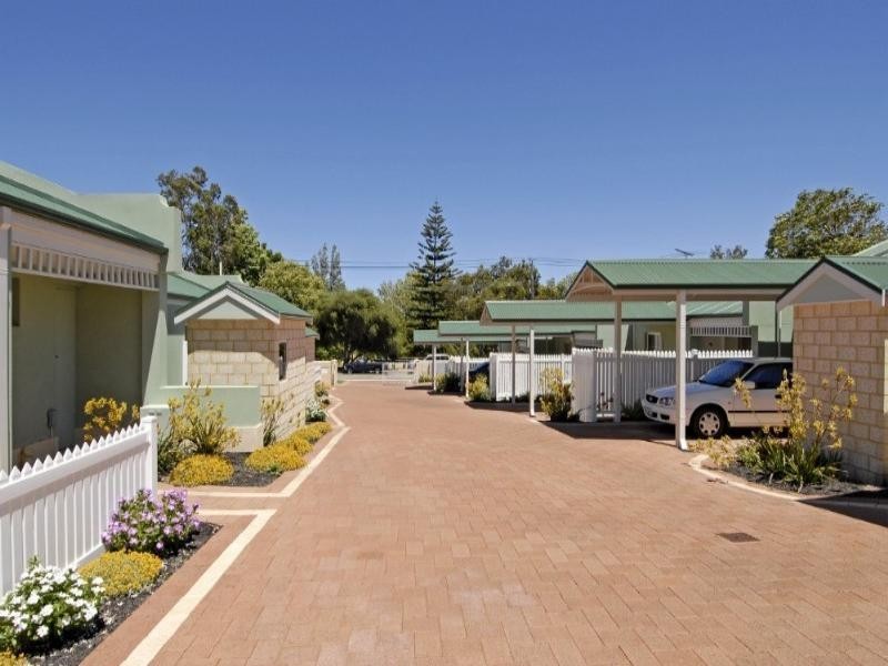 Villa 1/2 Headingly Road, Kalamunda WA 6076