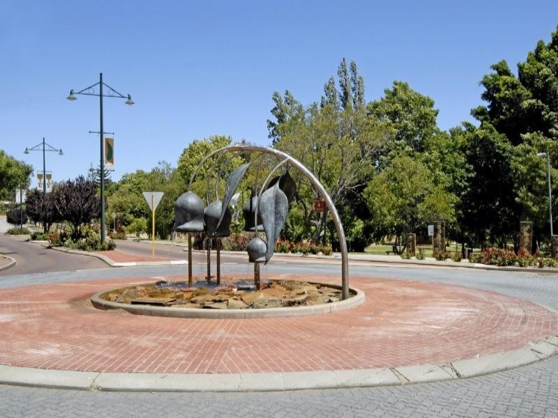 Villa 1/2 Headingly Road, Kalamunda WA 6076