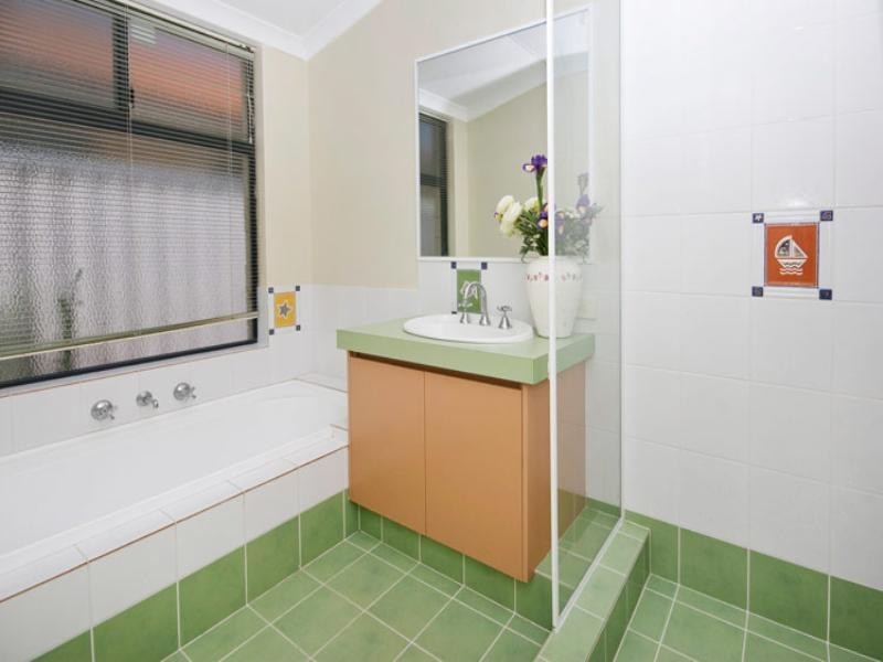 28 Cedar Way, Forrestfield WA 6058