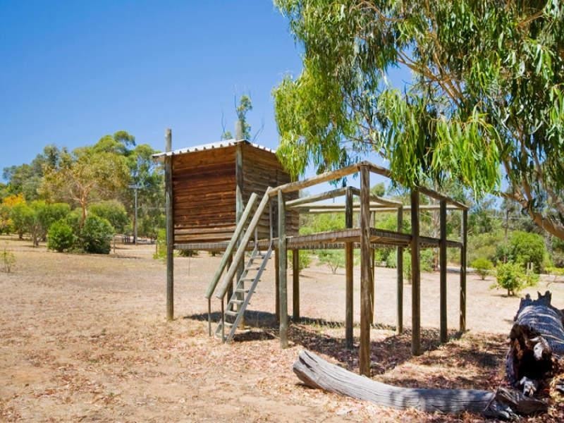 35 John Farrant Drive, Gooseberry Hill WA 6076