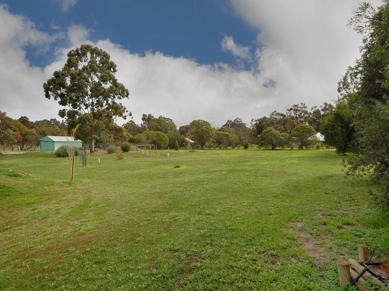 35 John Farrant Drive, Gooseberry Hill WA 6076