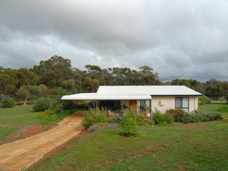 35 John Farrant Drive, Gooseberry Hill WA 6076