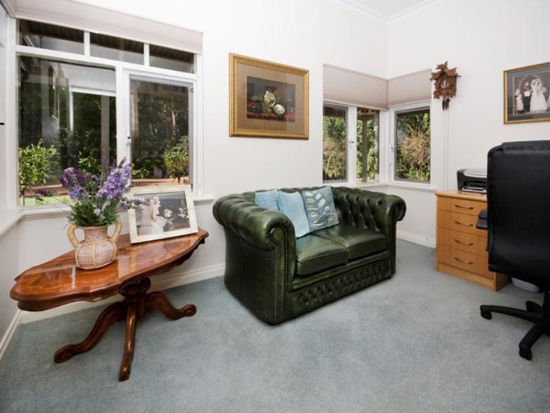 17 Farrant Street, Gooseberry Hill WA 6076