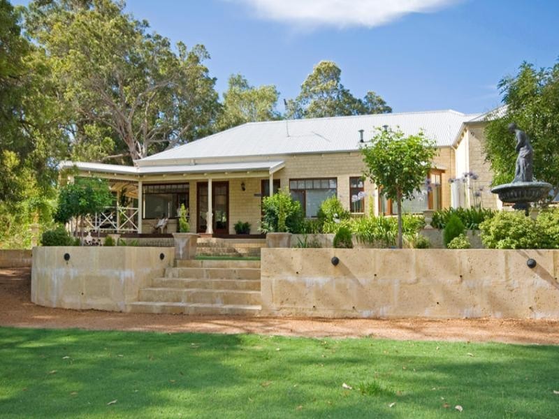 17 Farrant Street, Gooseberry Hill WA 6076