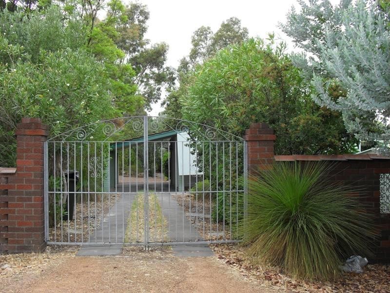 43 Heath Road, Kalamunda WA 6076