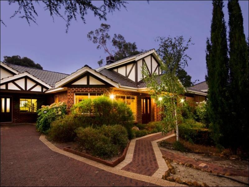 33 George Road, Lesmurdie WA 6076