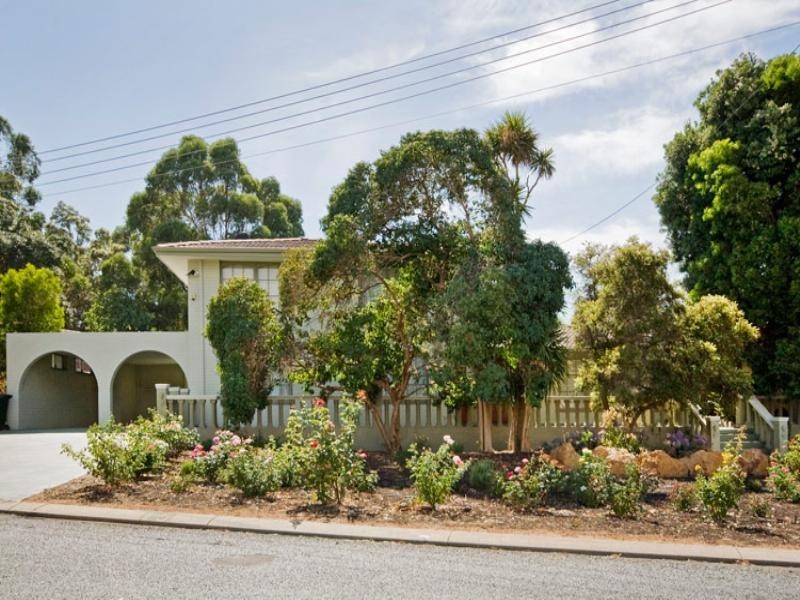 15 Baronet Road, Lesmurdie WA 6076