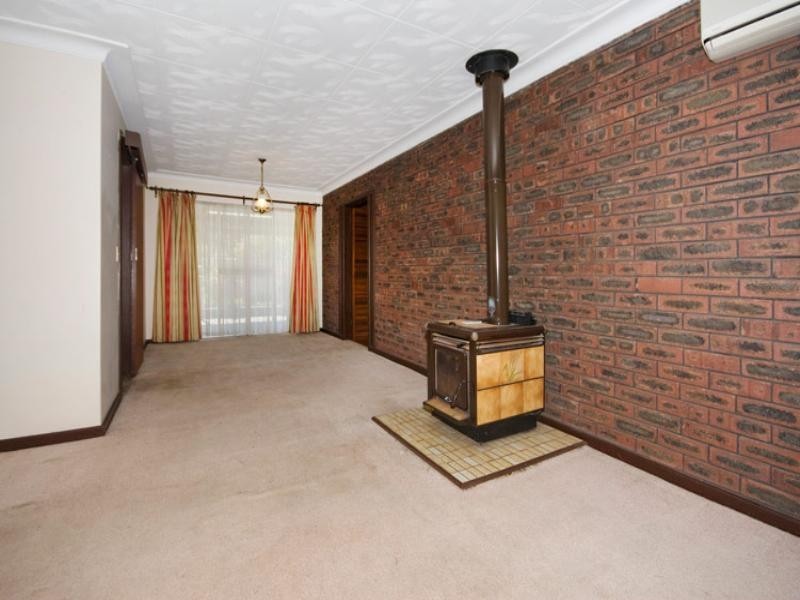 15 Baronet Road, Lesmurdie WA 6076