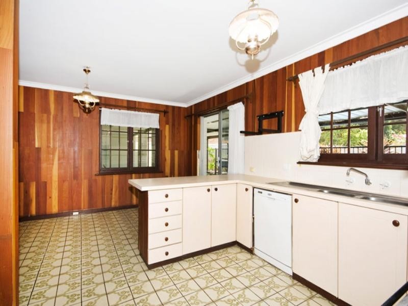 15 Baronet Road, Lesmurdie WA 6076