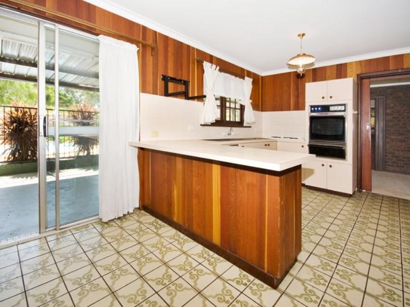 15 Baronet Road, Lesmurdie WA 6076