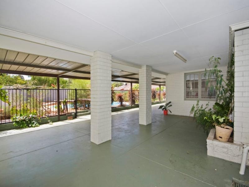 15 Baronet Road, Lesmurdie WA 6076