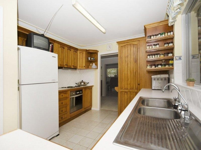 4 Connor Road, Lesmurdie WA 6076