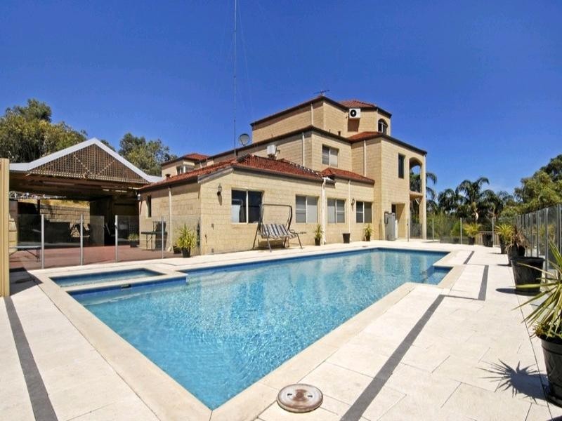 32 Gray Road, Gooseberry Hill WA 6076