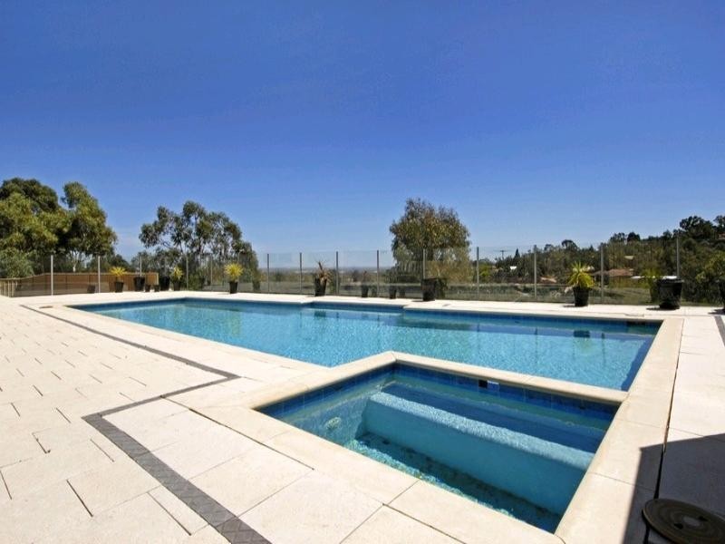 32 Gray Road, Gooseberry Hill WA 6076