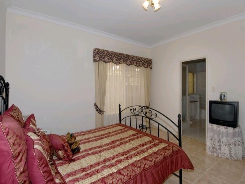 32 Gray Road, Gooseberry Hill WA 6076