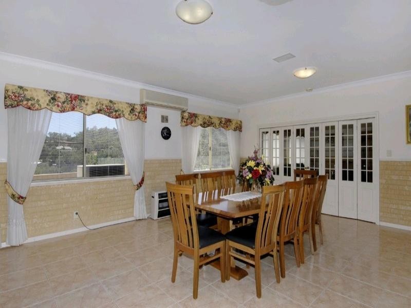 32 Gray Road, Gooseberry Hill WA 6076