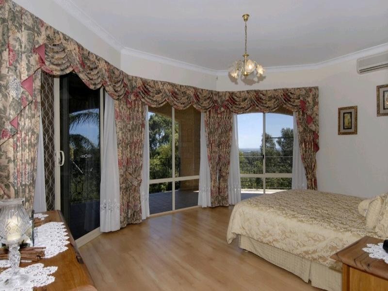 32 Gray Road, Gooseberry Hill WA 6076