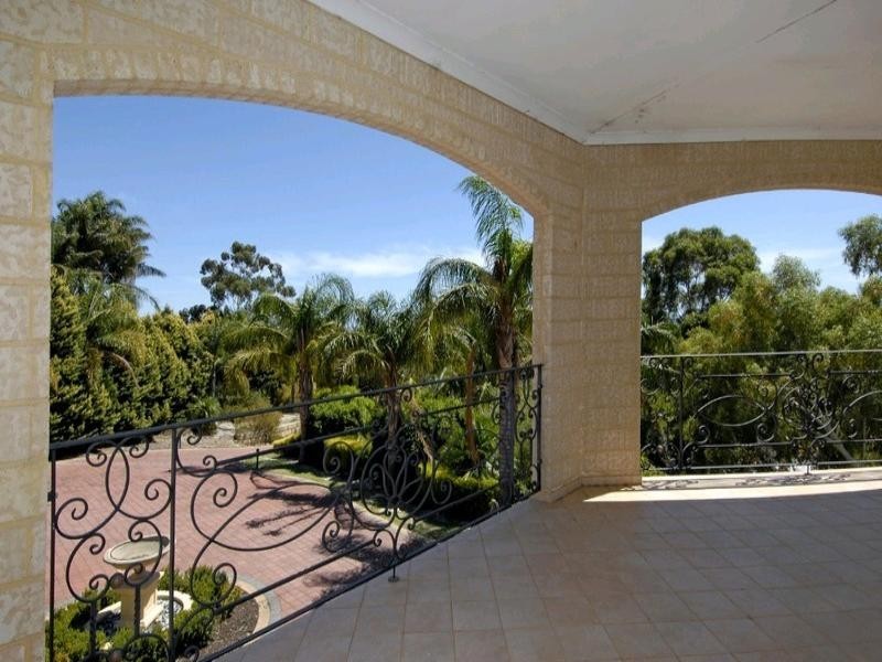 32 Gray Road, Gooseberry Hill WA 6076