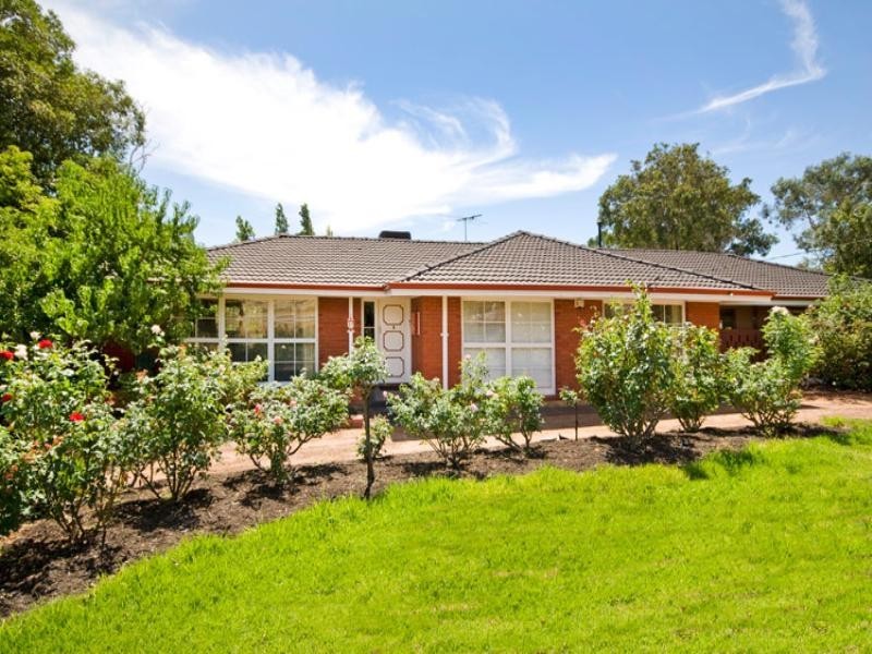 28 Betti Road, Kalamunda WA 6076
