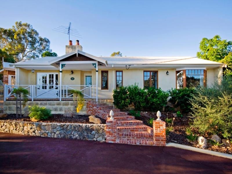 2 Hillside Crescent, Gooseberry Hill WA 6076