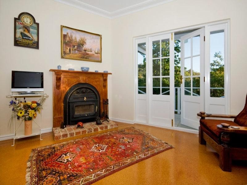 2 Hillside Crescent, Gooseberry Hill WA 6076