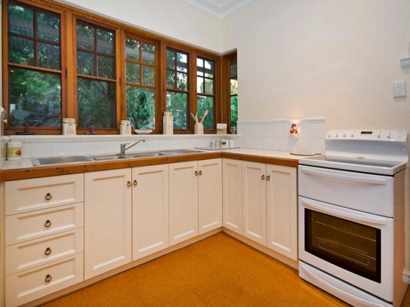 2 Hillside Crescent, Gooseberry Hill WA 6076