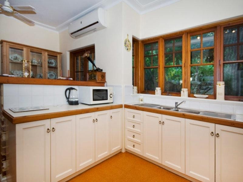 2 Hillside Crescent, Gooseberry Hill WA 6076