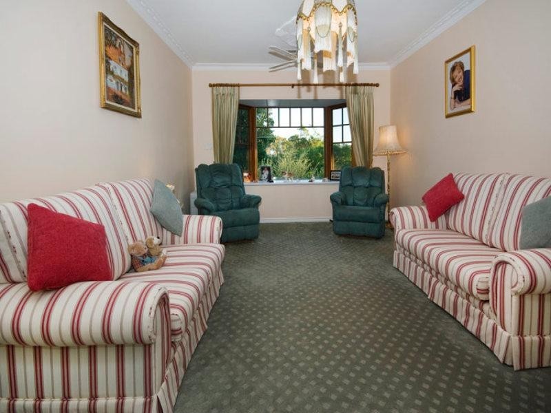 2 Hillside Crescent, Gooseberry Hill WA 6076