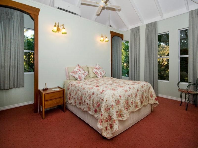 2 Hillside Crescent, Gooseberry Hill WA 6076