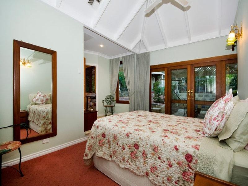 2 Hillside Crescent, Gooseberry Hill WA 6076