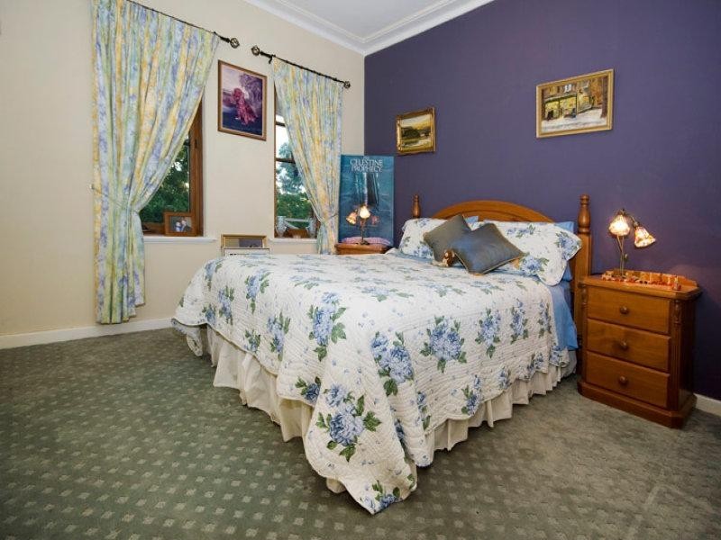 2 Hillside Crescent, Gooseberry Hill WA 6076