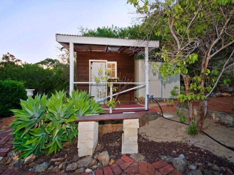 2 Hillside Crescent, Gooseberry Hill WA 6076