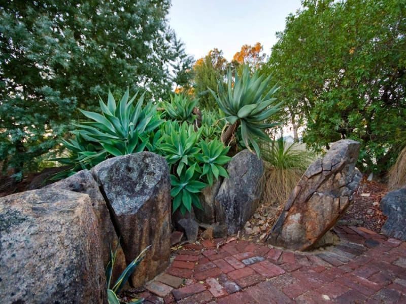 2 Hillside Crescent, Gooseberry Hill WA 6076