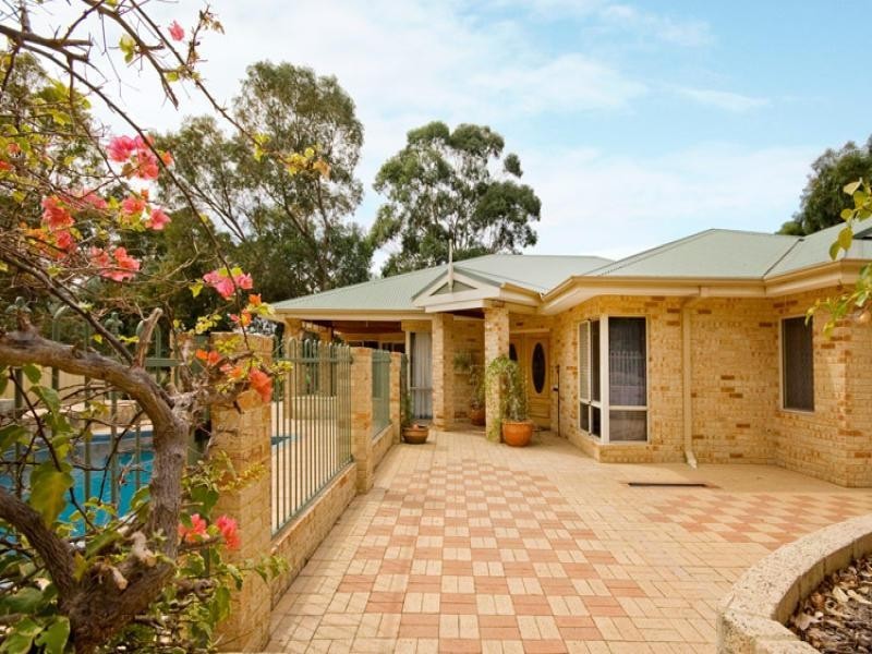 7 Valley Road, Kalamunda WA 6076