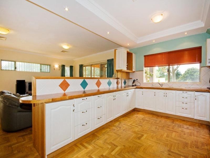 7 Valley Road, Kalamunda WA 6076