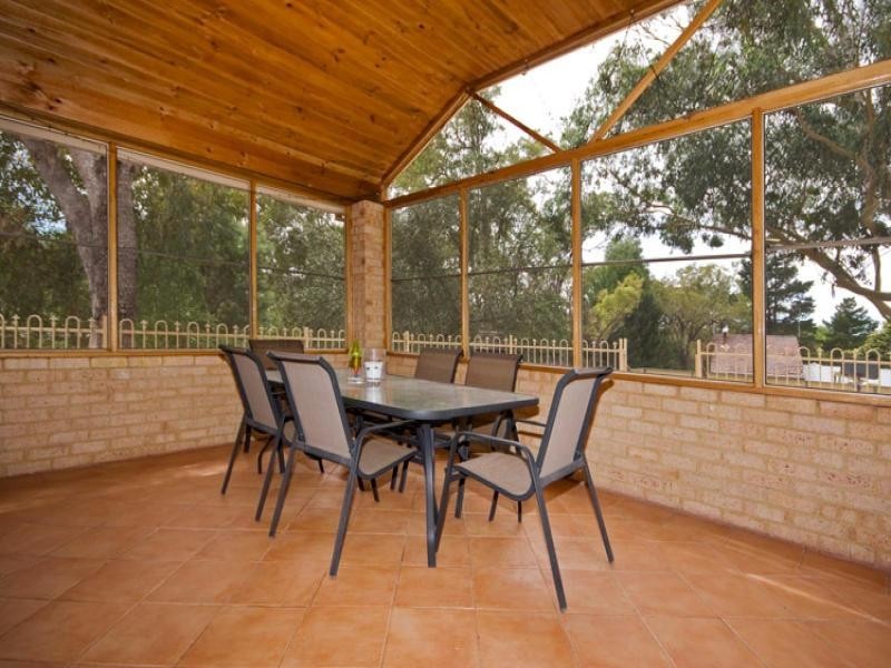 7 Valley Road, Kalamunda WA 6076