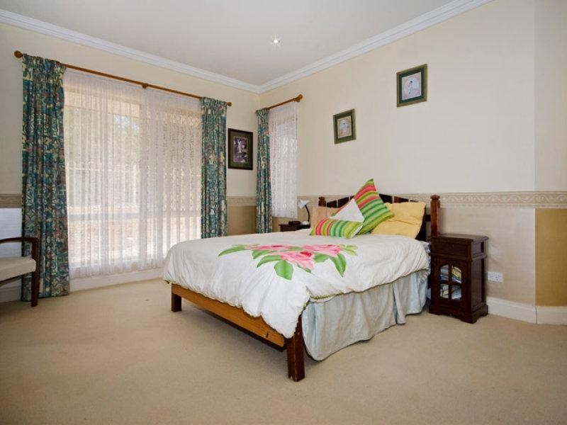 7 Valley Road, Kalamunda WA 6076