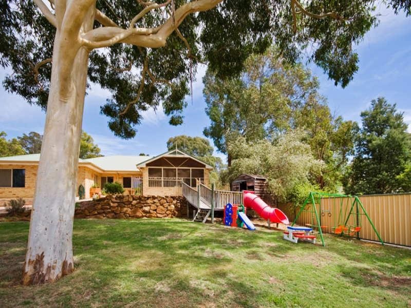 7 Valley Road, Kalamunda WA 6076