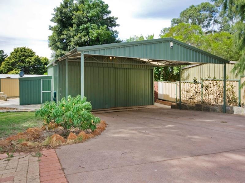 7 Valley Road, Kalamunda WA 6076