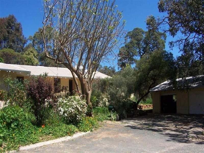 5 Standen Court, Kalamunda WA 6076