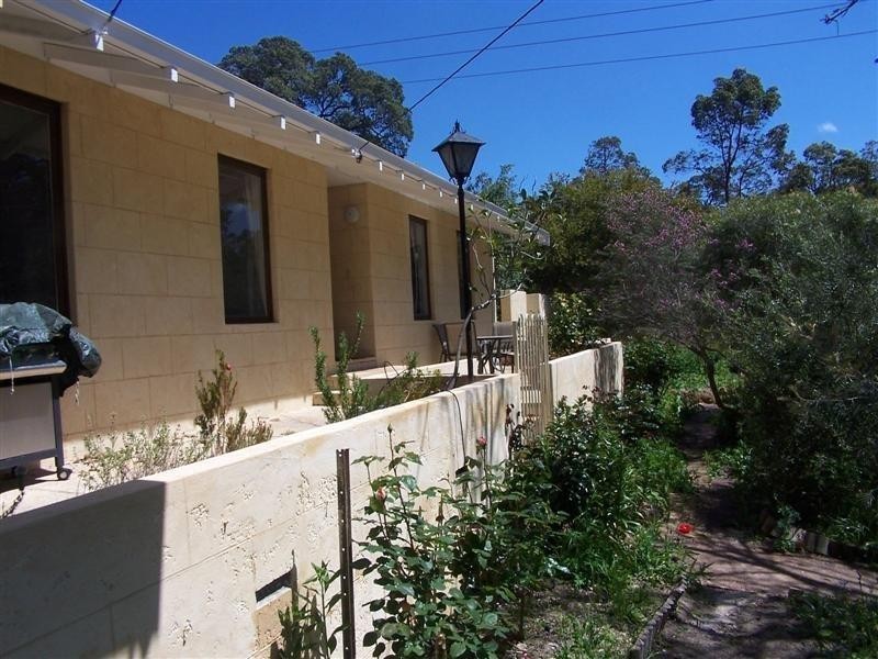 5 Standen Court, Kalamunda WA 6076